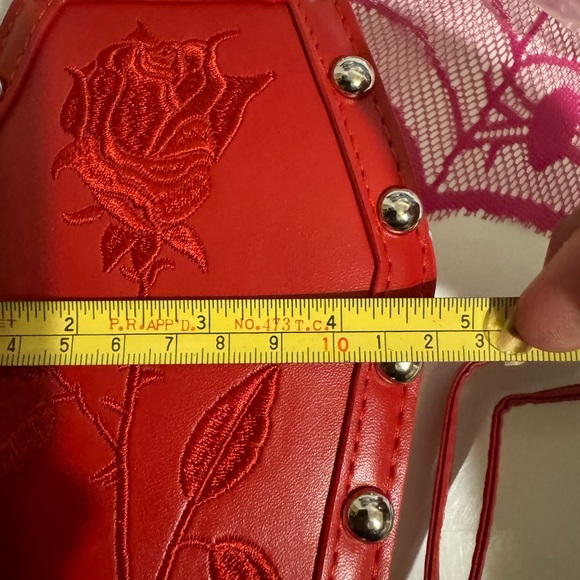 Red Rose and stud crossbody New - Picture 7 of 12